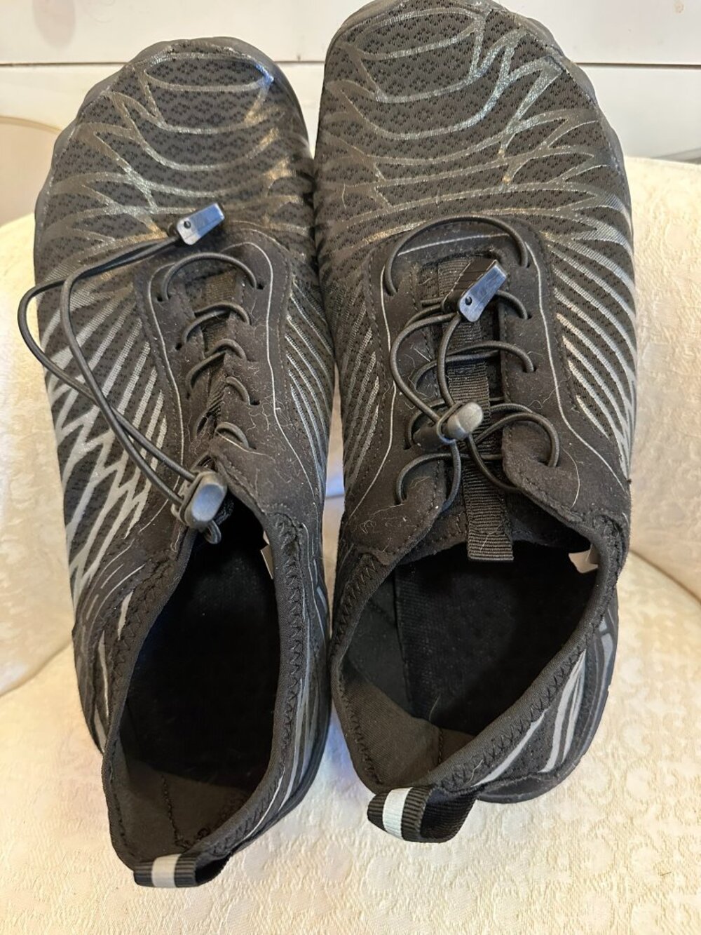 BLACK NO BRAND Barefoot shoe NWOT 42